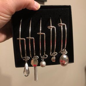 Set of 5 bangles New in box!!